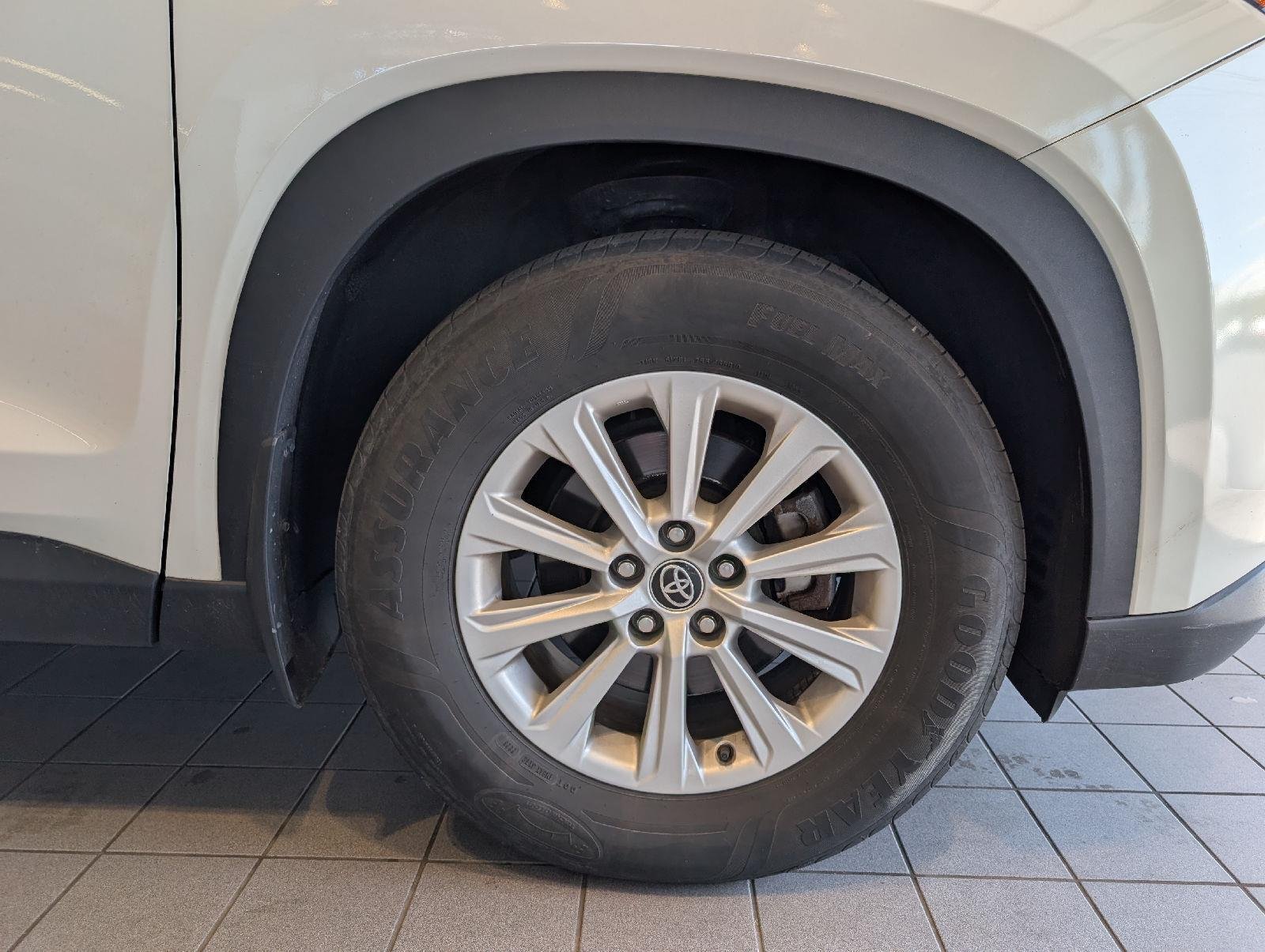 Used 2024 Coastal Cream Toyota XLE image 9