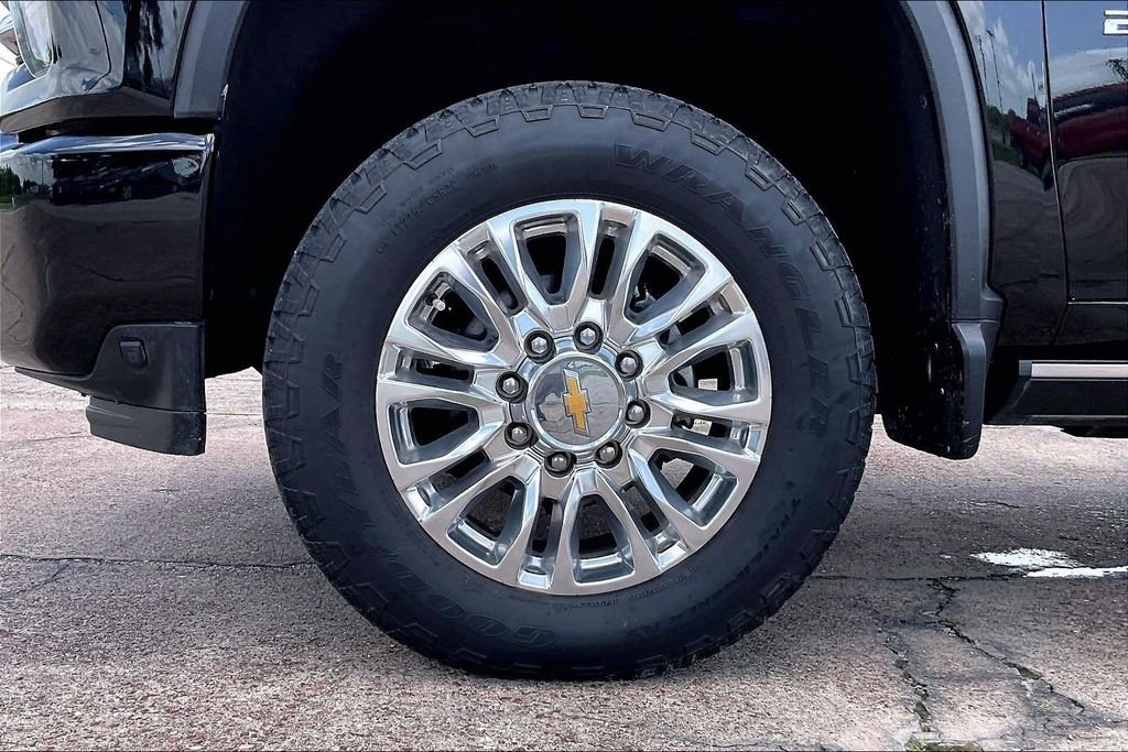 Used 2023 Black Chevrolet High Country image 35