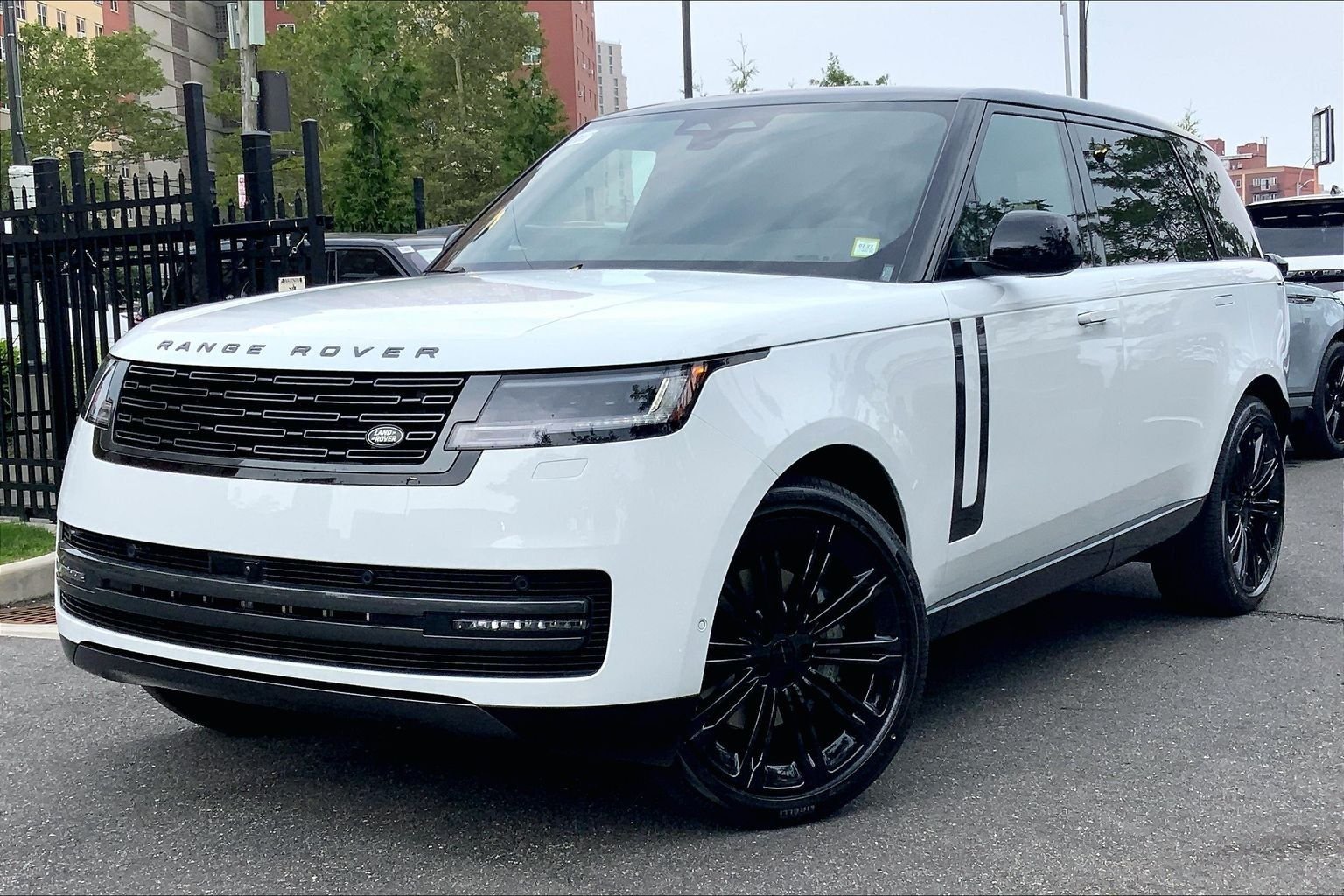New 2026 Fuji White Land Rover SE 7 Seats image 1