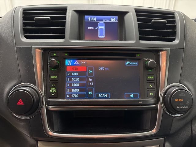 Used 2013 White Toyota SE image 18