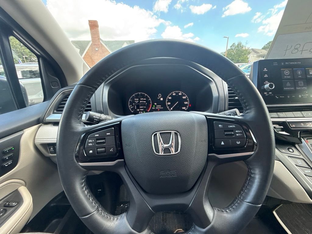 Used 2025 Silver Honda EX-L image 23