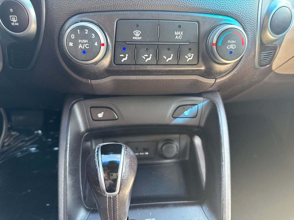 Used 2014 Brown Hyundai SE image 16