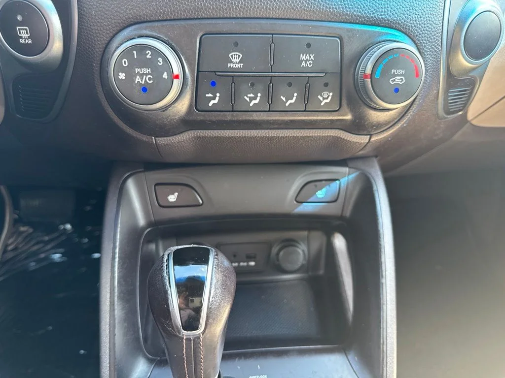 Used 2014 Brown Hyundai SE image 15