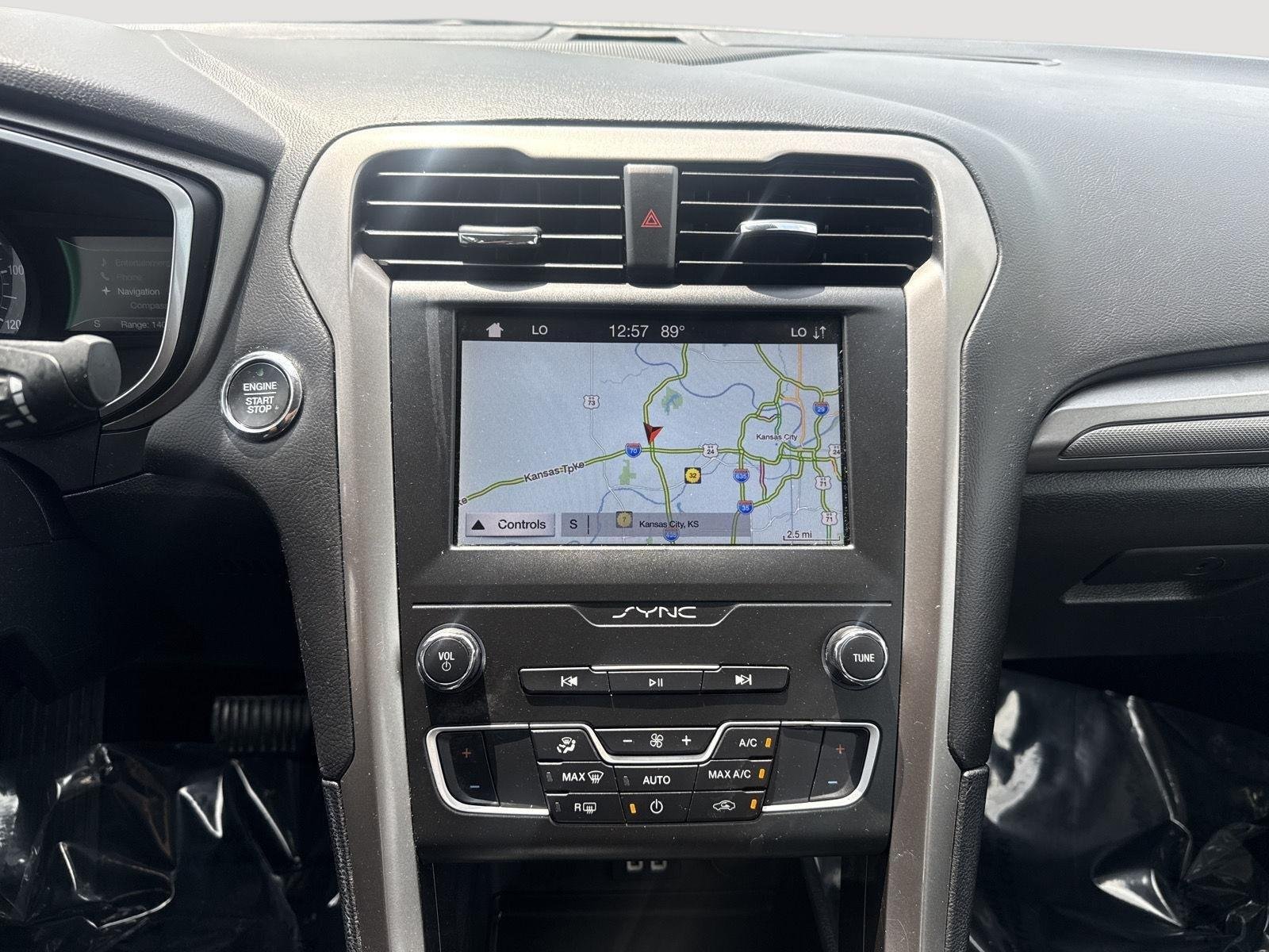 Used 2019 Ingot Silver Ford SE image 4