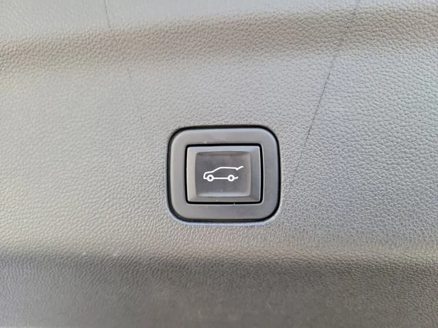 2022 Chevrolet Suburban RST - Photo 9