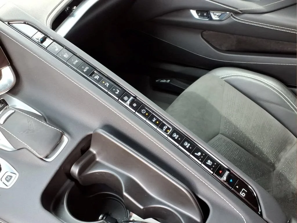 Used 2020 ARCTIC WHITE Chevrolet 2LT image 7