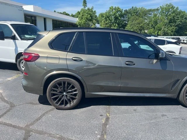 Used 2023 Green BMW xDrive40i image 4