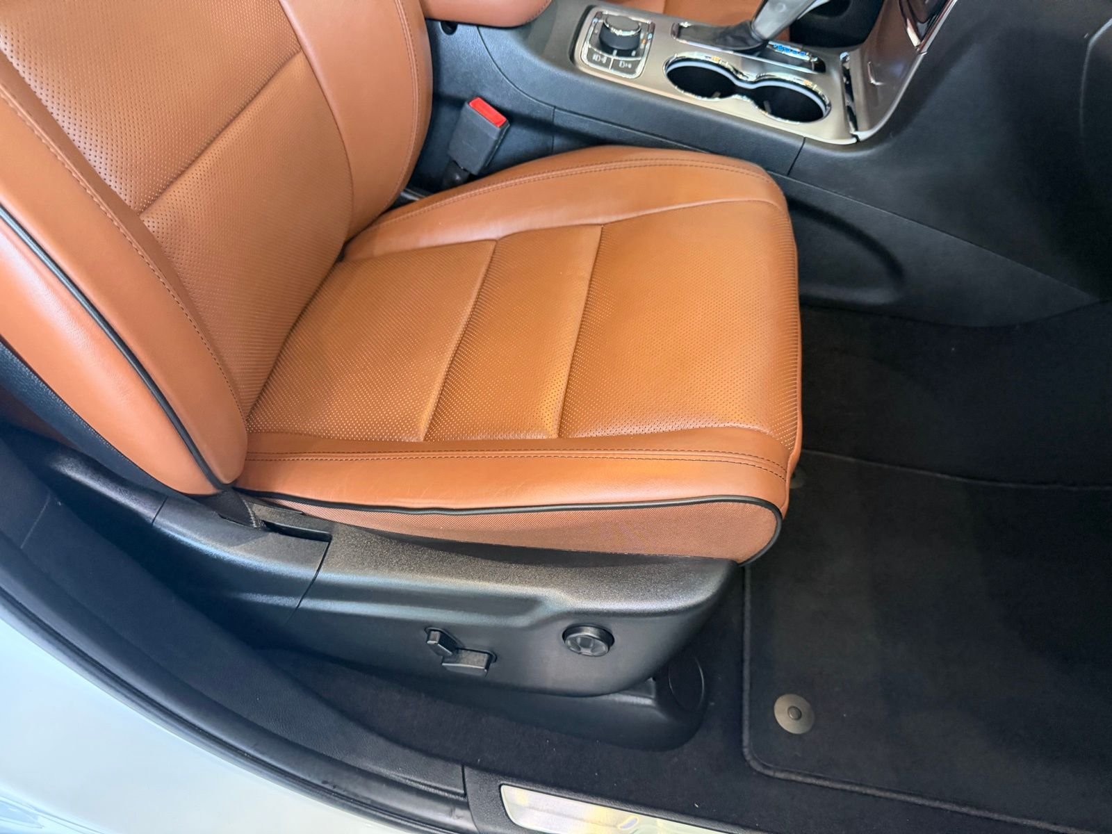 Used 2020 Off-white Jeep Overland image 49