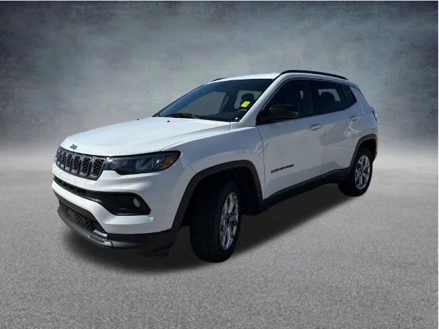 Used 2025 White Jeep Latitude image 5