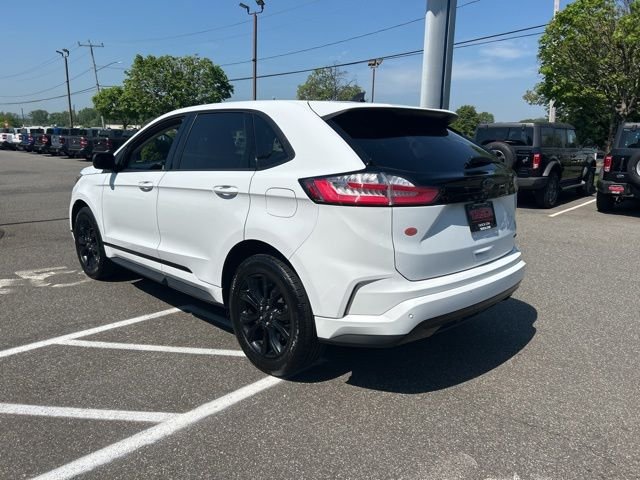 Used 2023 Oxford White Ford SE image 5