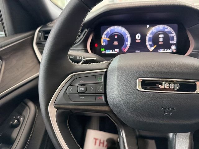 New 2026 Silver Zynith Exterior Paint Jeep Laredo image 34