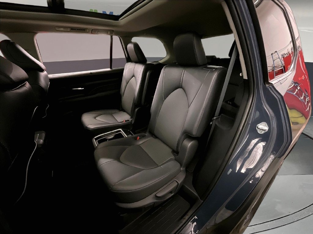 Used 2025 White Toyota XLE image 31