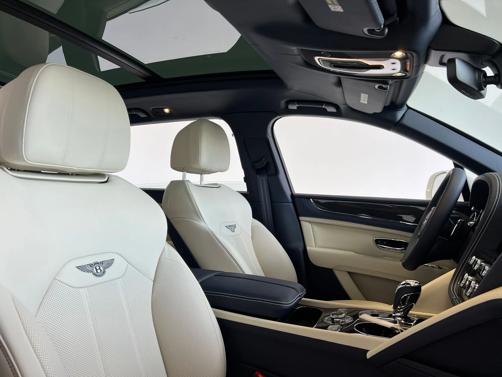 New 2026 White Bentley  image 25
