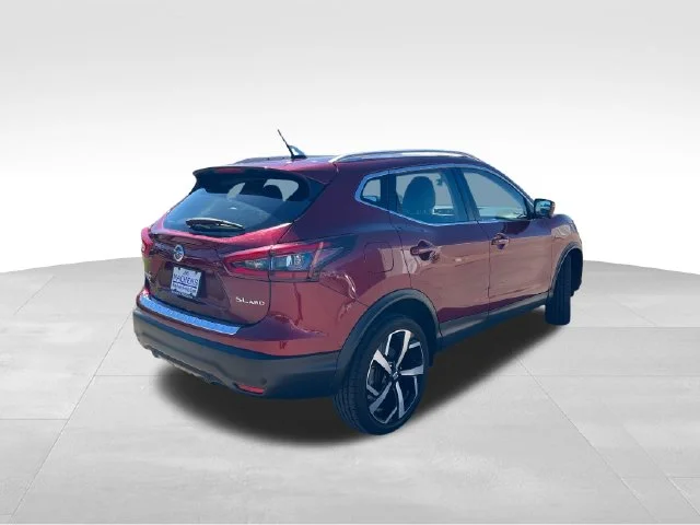 Used 2022 Red Nissan SL image 8
