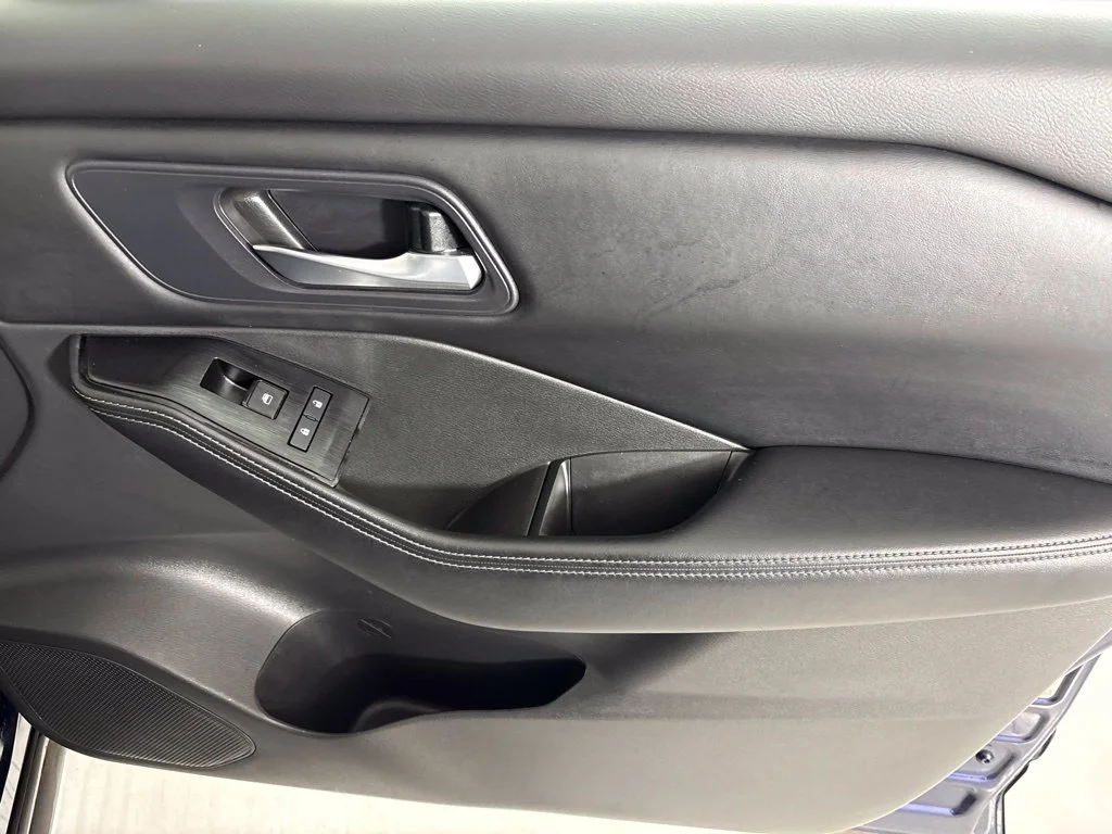 Used 2025 Blue Nissan SV image 18