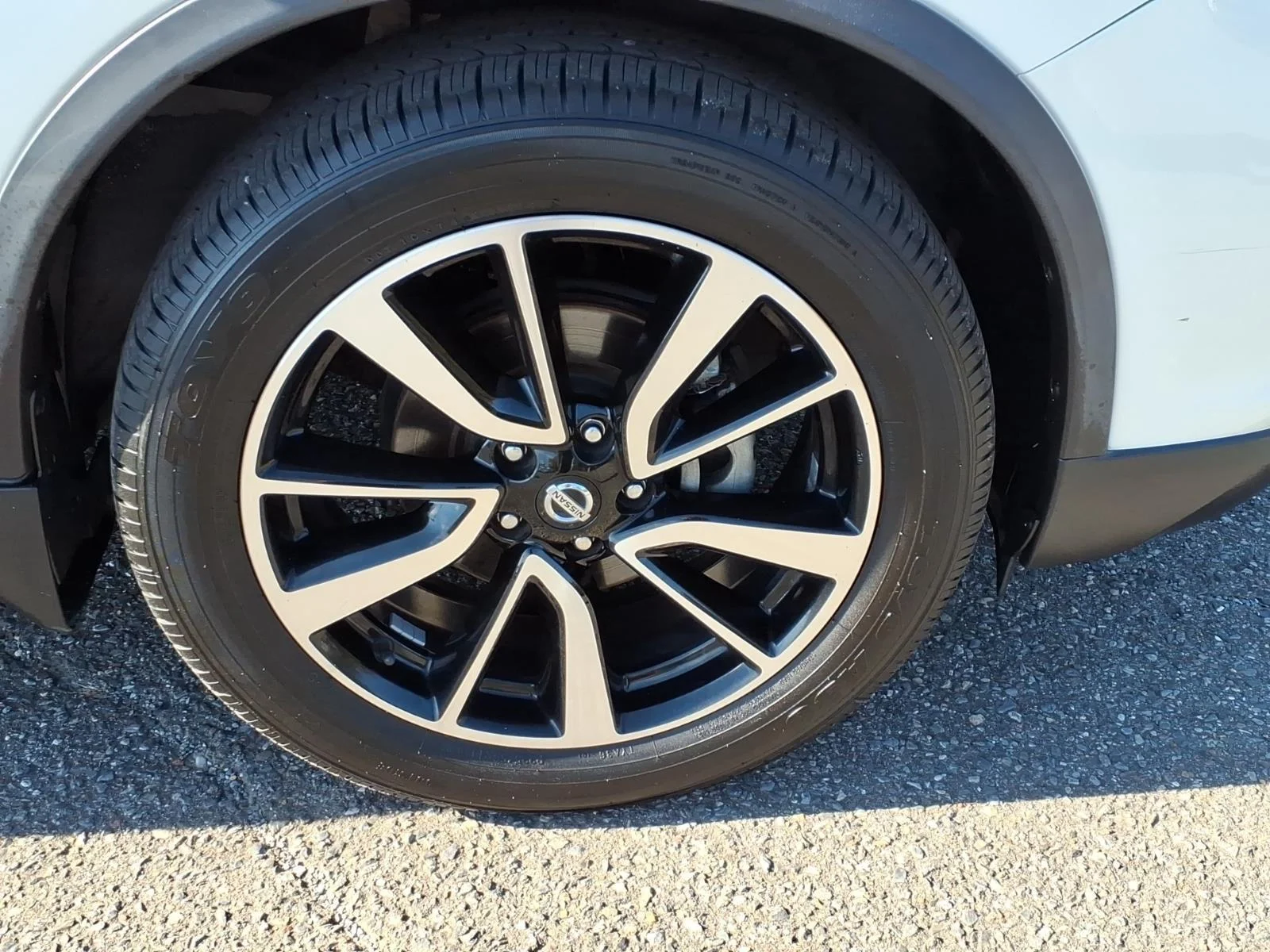 Used 2020 Pearl White Tricoat Nissan SL image 15