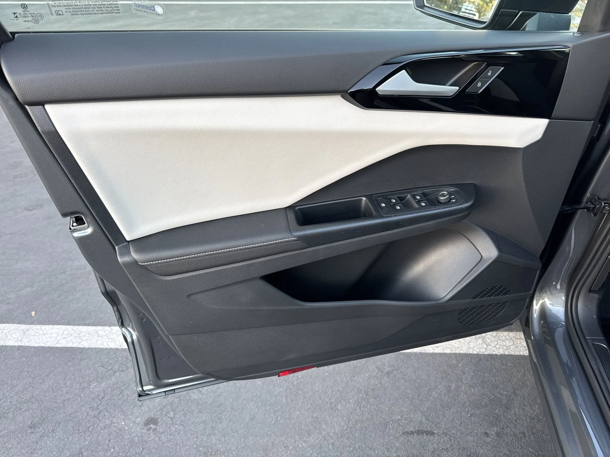New 2027 Platinum Gray Metallic Volkswagen S image 11