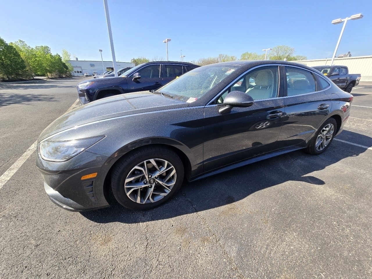 Used 2023 Gray Hyundai SEL image 4