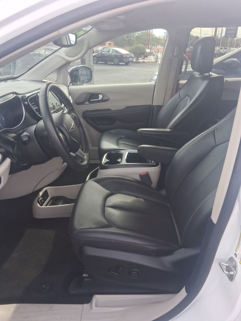 Used 2024 White Chrysler Touring L image 11