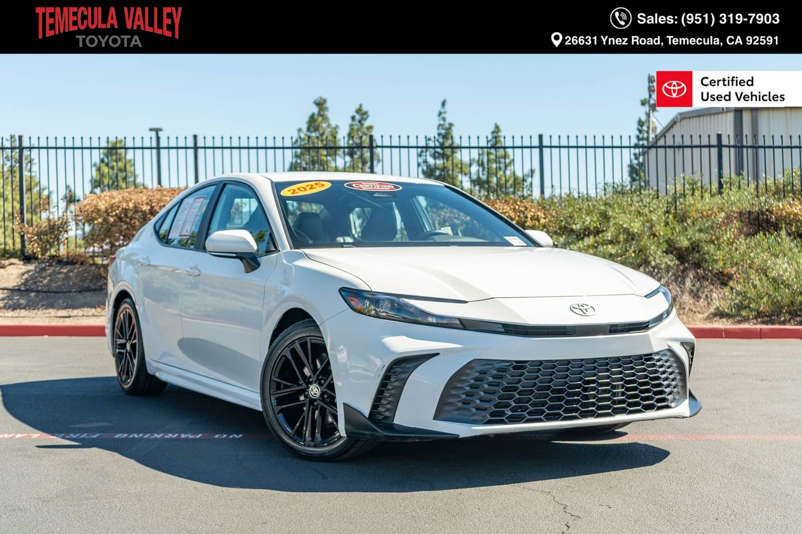 Certified Used 2025 Ice Toyota SE image 1