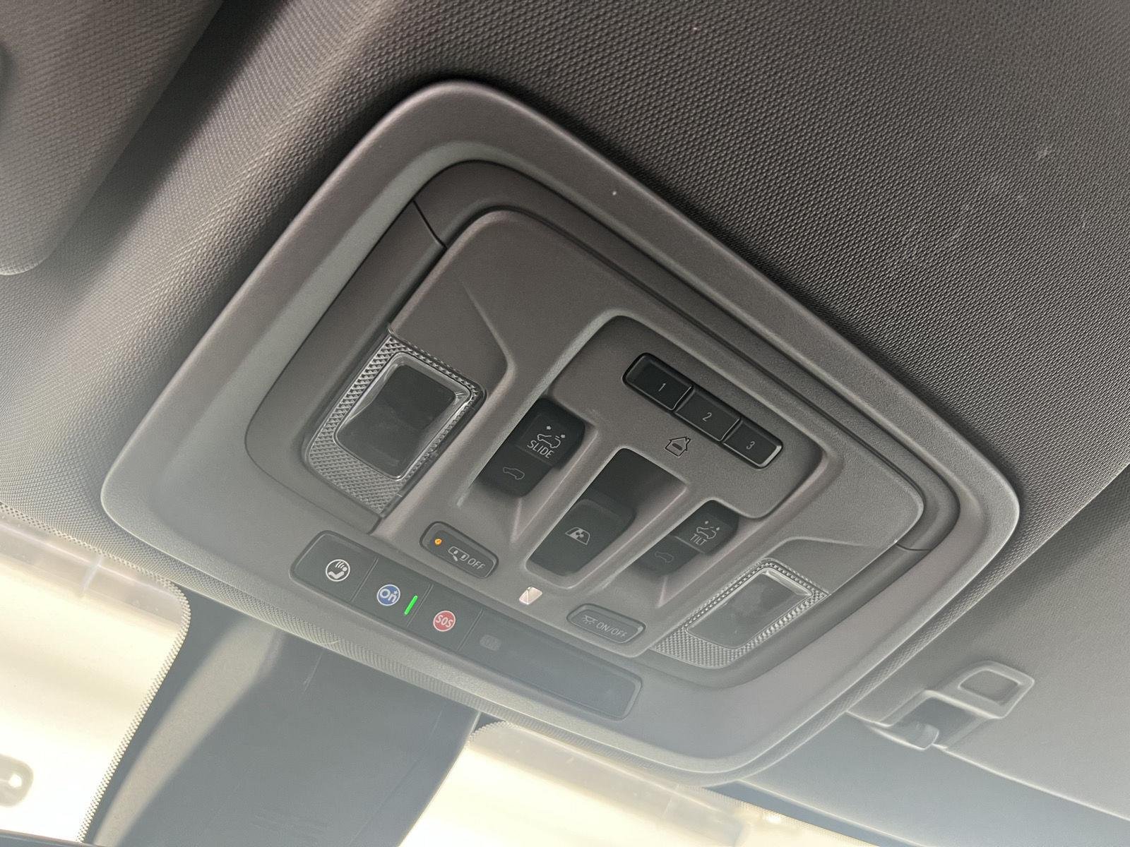 Used 2021 White Frost Tricoat GMC Denali image 21