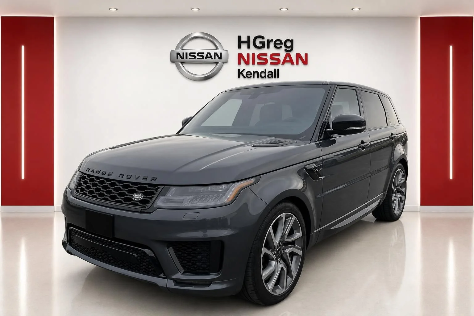 Used 2018 Gray Land Rover HSE Dynamic image 3