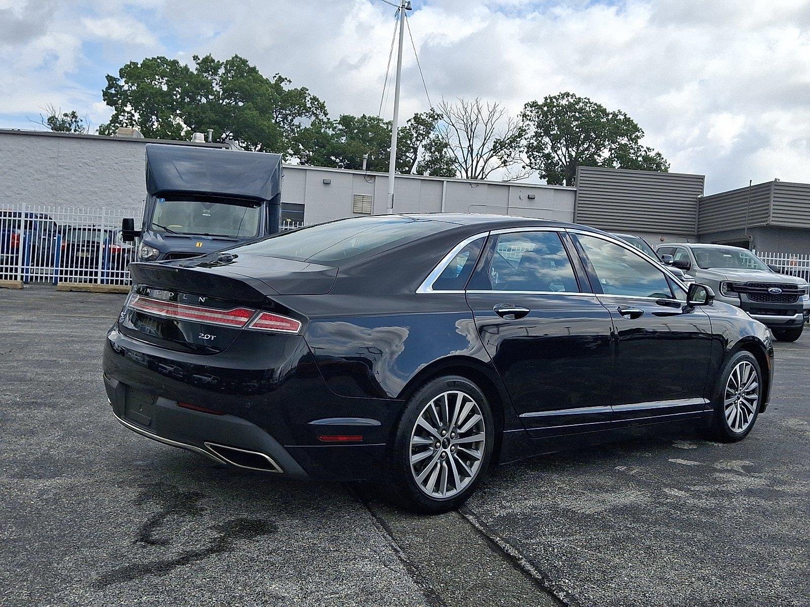 Used 2020 Infinite Black Metallic Lincoln Standard image 6