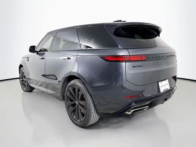 Used 2023 Gray Land Rover SE Dynamic image 7