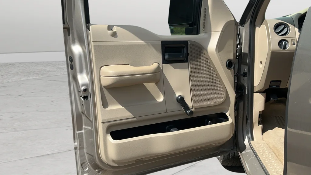 Used 2004 Beige Ford XL image 13