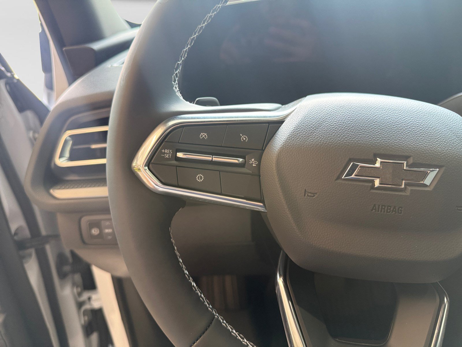 2027 Chevrolet Traverse LT - Photo 24