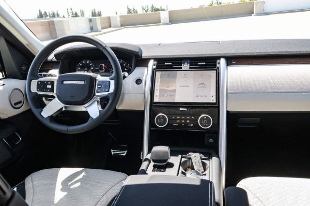 Used 2025 Gray Land Rover Dynamic SE image 16