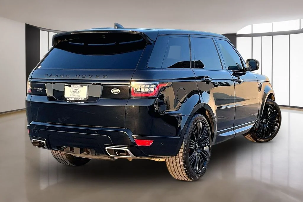 Used 2022 Black Land Rover HSE Dynamic image 6