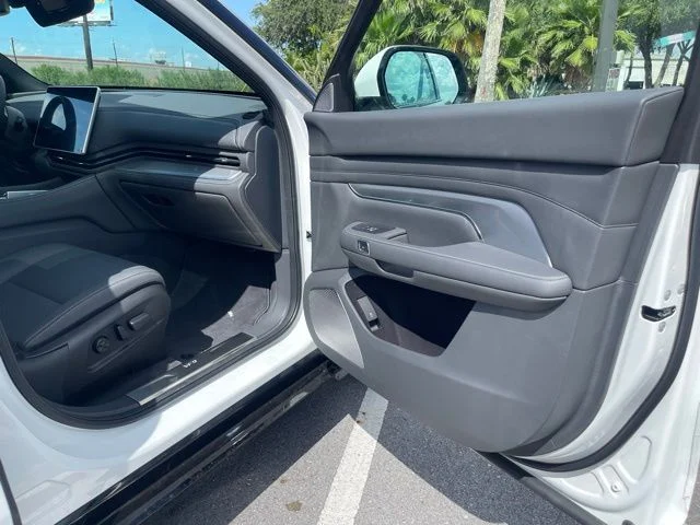 2024 VinFast VF 9 PLUS - Photo 22
