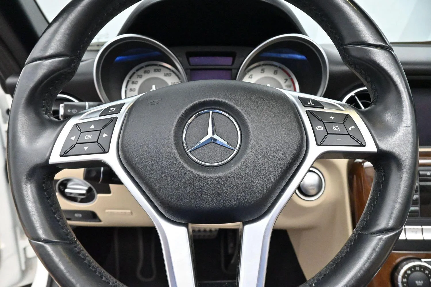 Used 2015 White Mercedes-Benz SLK 250 image 23