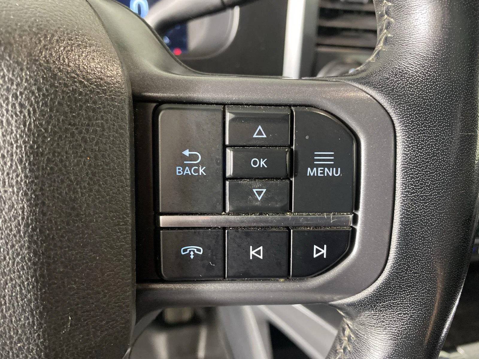 Used 2024  Ford LARIAT image 18