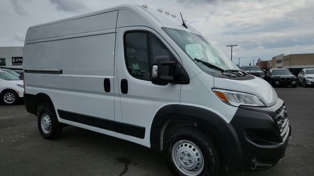 Used 2025 White Ram Base image 2