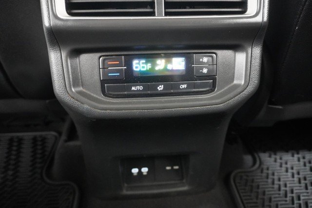 Used 2024 BLACK Volkswagen 2.0T SE w/Technology image 25
