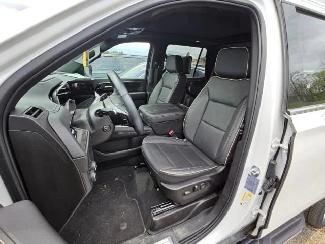 Used 2025 Iridescent Pearl Tricoat Chevrolet Premier image 4