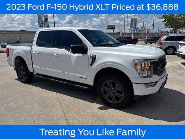 Certified Used 2023 Oxford White Ford XLT image 1