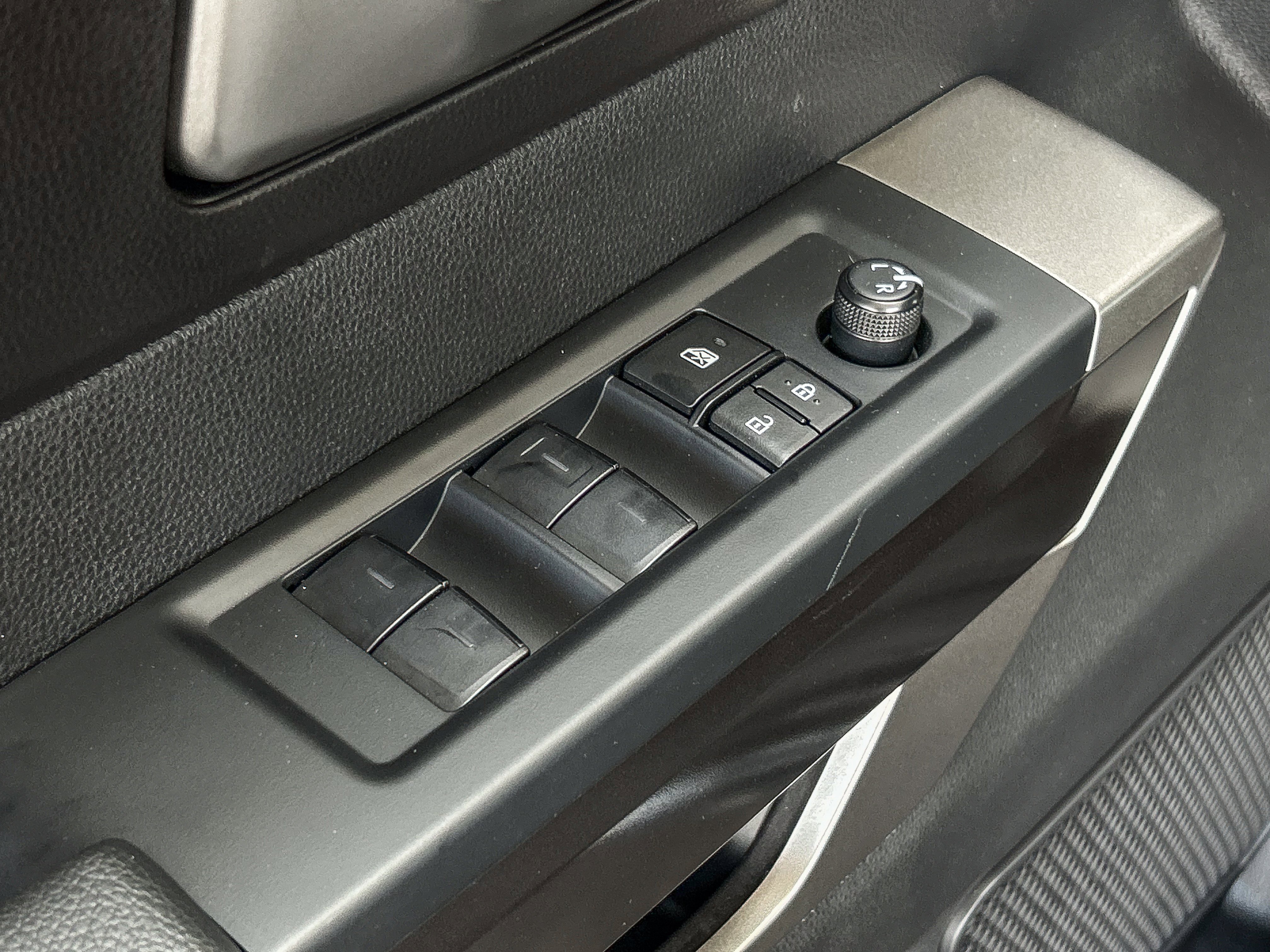 2026 Toyota Tundra SR5 - Photo 25