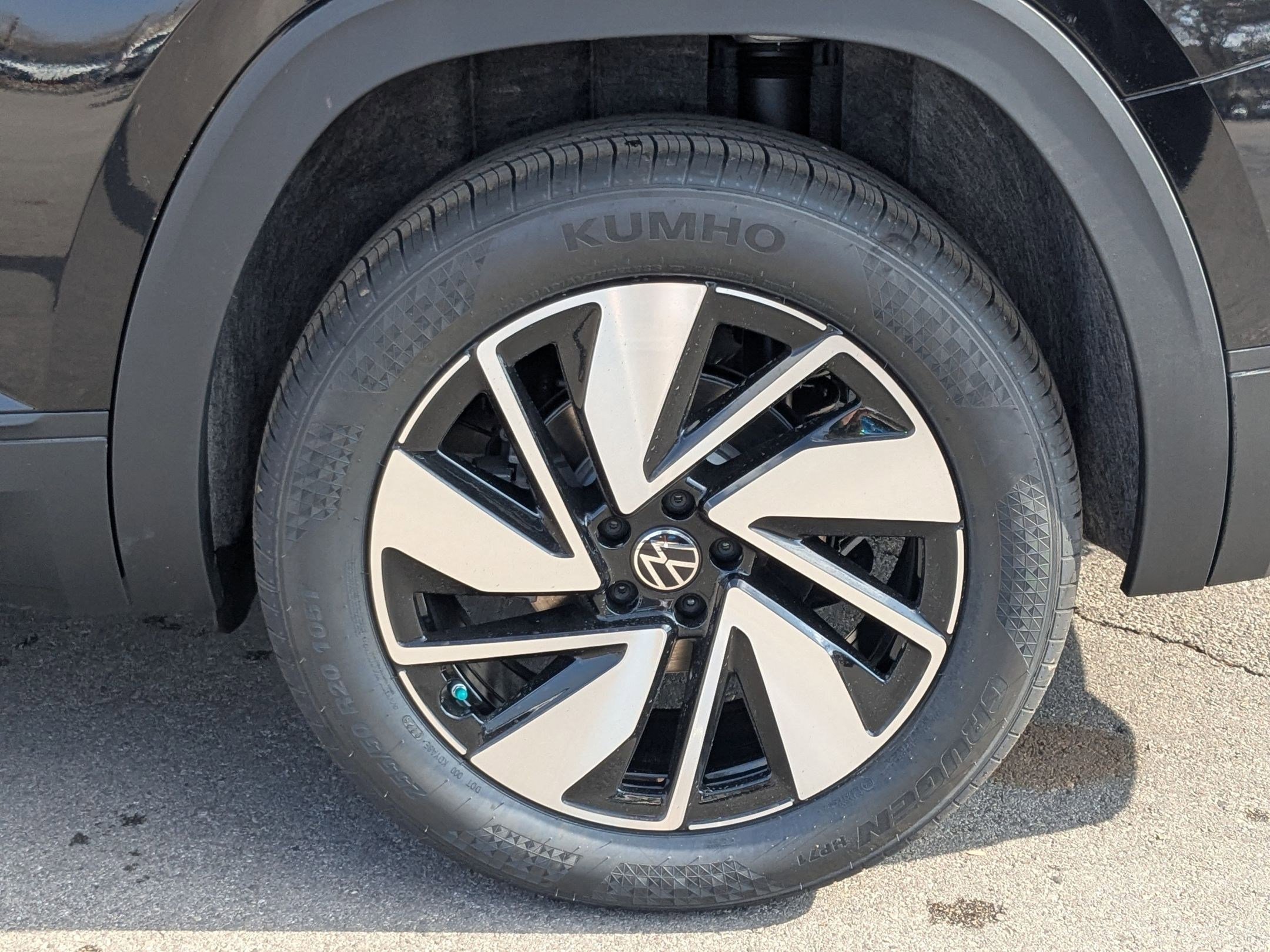 New 2026 Deep Black Pearl Volkswagen 2.0T SE w/Technology image 18