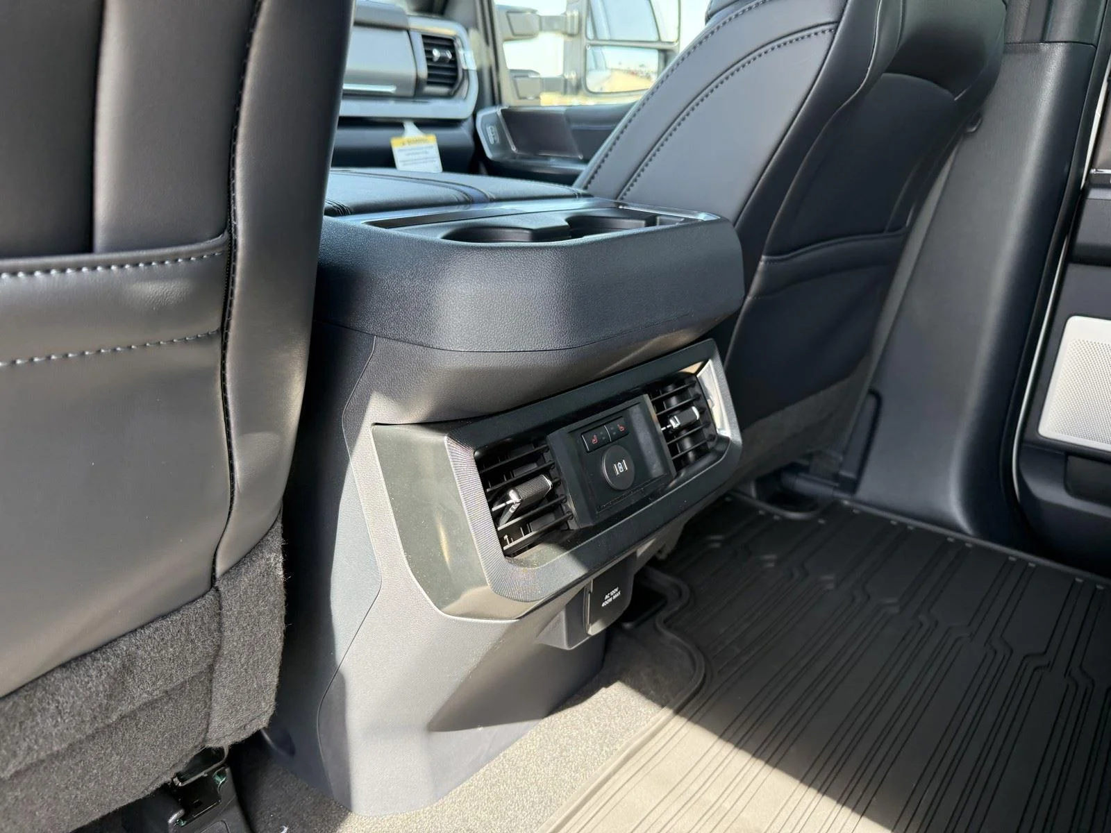 New 2026 Star White Metallic Tri-Coat Ford F-250® Platinum® image 30