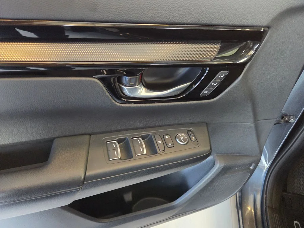 Certified Used 2025  Honda EX-L image 13