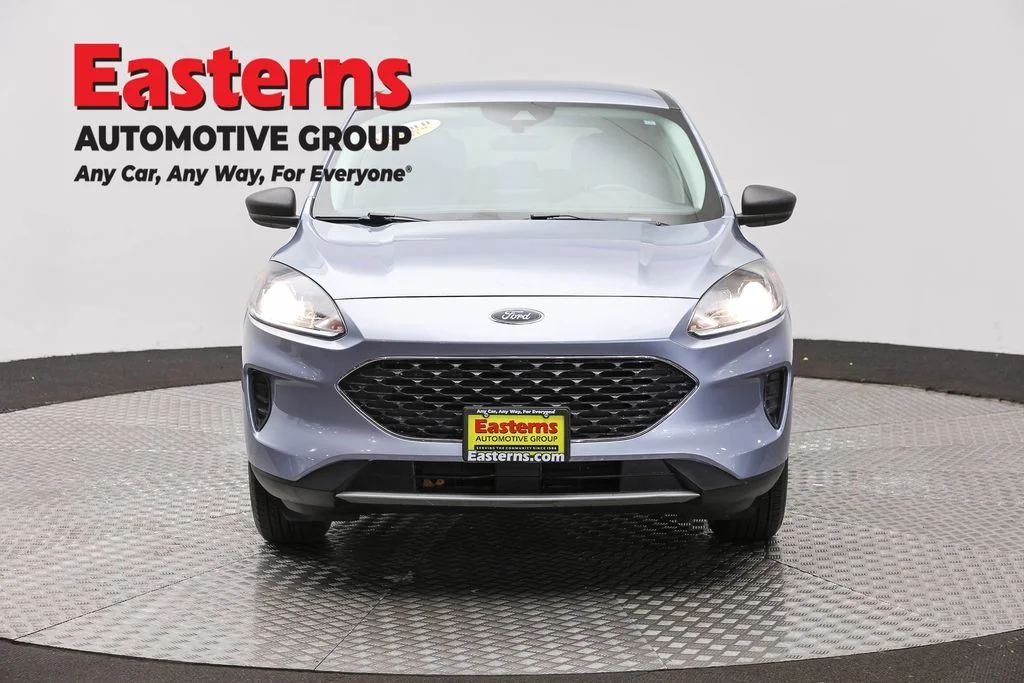 Used 2022 Blue Ford SE image 2
