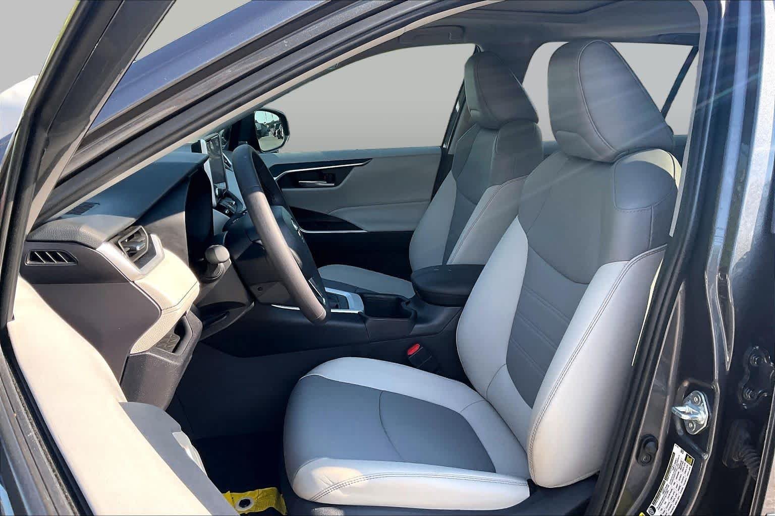 Used 2025 Magnetic Gray Metallic Toyota XLE Premium image 8