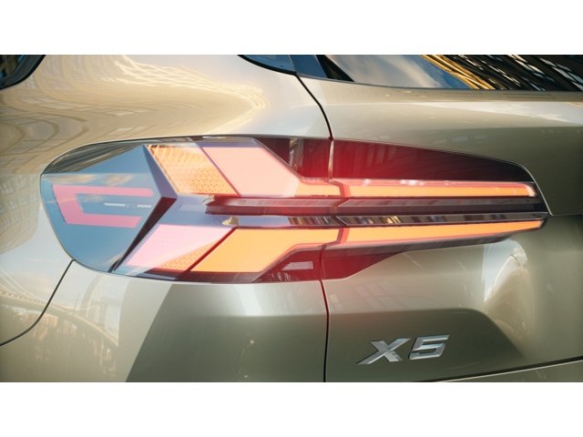 New 2026 Manhattan Green Metallic BMW xDrive50e image 8