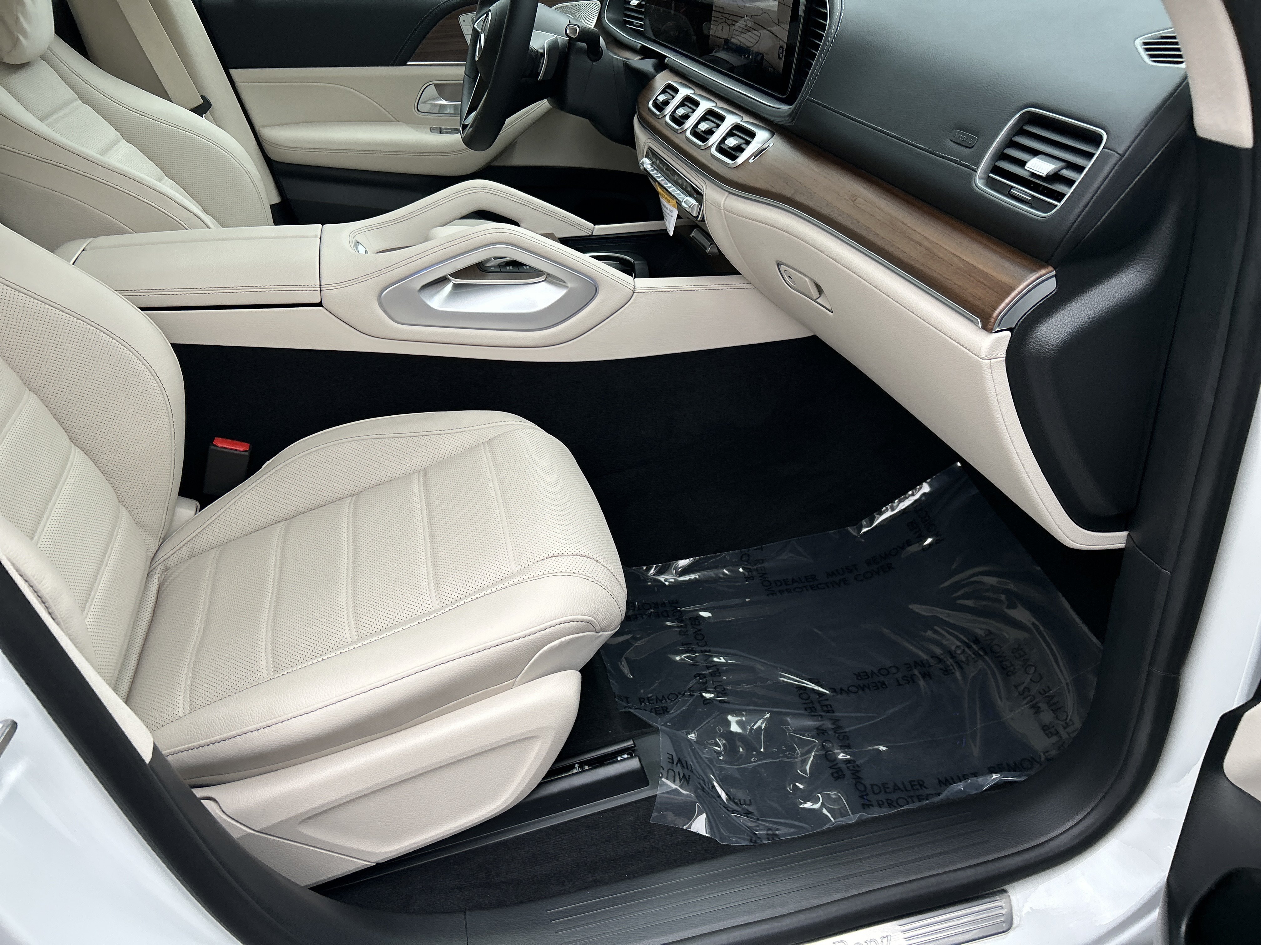 New 2026 MANUFAKTUR Moonlight White Metallic Mercedes-Benz GLE 450 4MATIC® SUV image 43