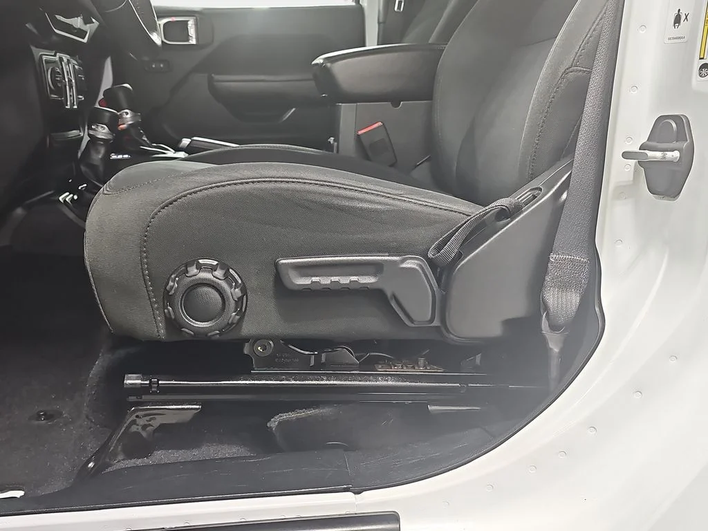 Used 2018 White Jeep Unlimited Sport S image 31