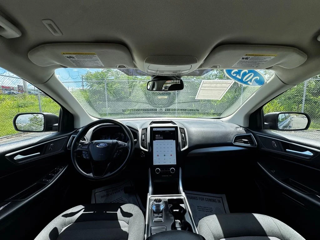 Used 2023  Ford SE image 17