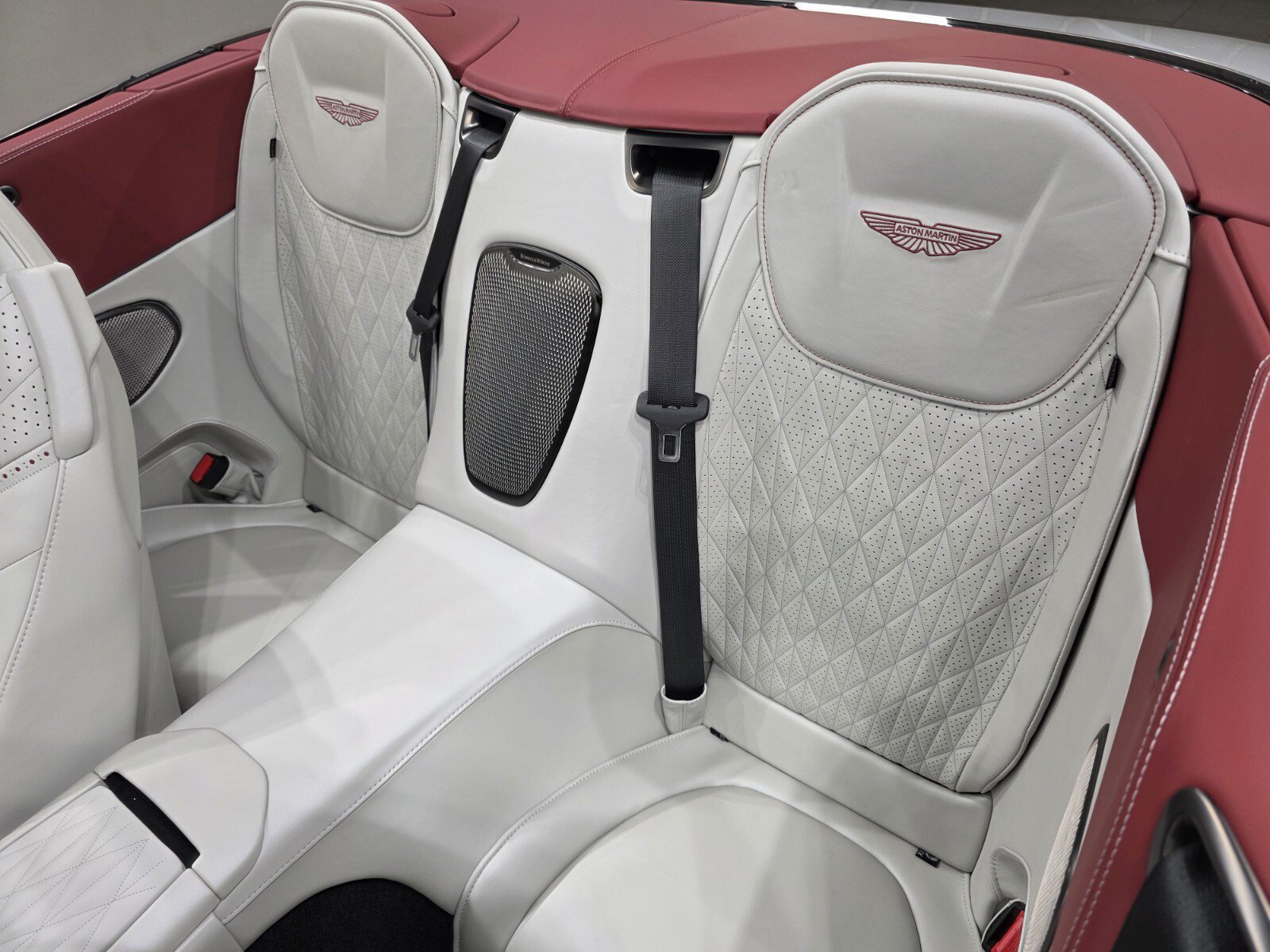 2026 Aston Martin DB12 Base - Photo 18